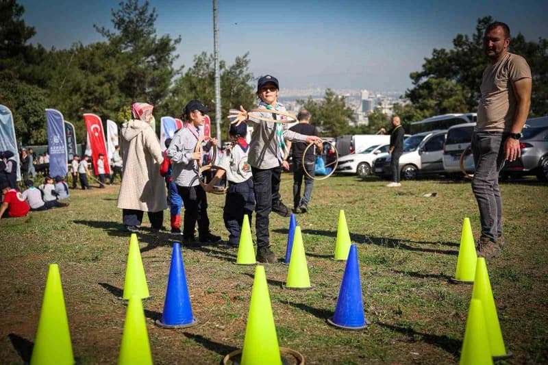 Bursa Büyükşehir Belediyesi yeni İzci evini hayata geçirdi. Başkan Biba halat çekme oyununa dahil oldu