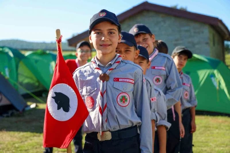 Bursa Büyükşehir Belediyesi yeni İzci evini hayata geçirdi. Başkan Biba halat çekme oyununa dahil oldu