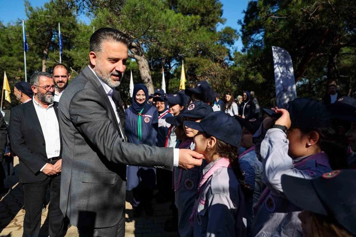 Bursa Büyükşehir Belediyesi yeni İzci evini hayata geçirdi. Başkan Biba halat çekme oyununa dahil oldu