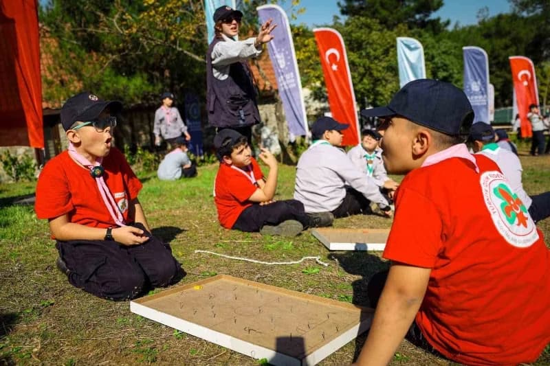 Bursa Büyükşehir Belediyesi yeni İzci evini hayata geçirdi. Başkan Biba halat çekme oyununa dahil oldu