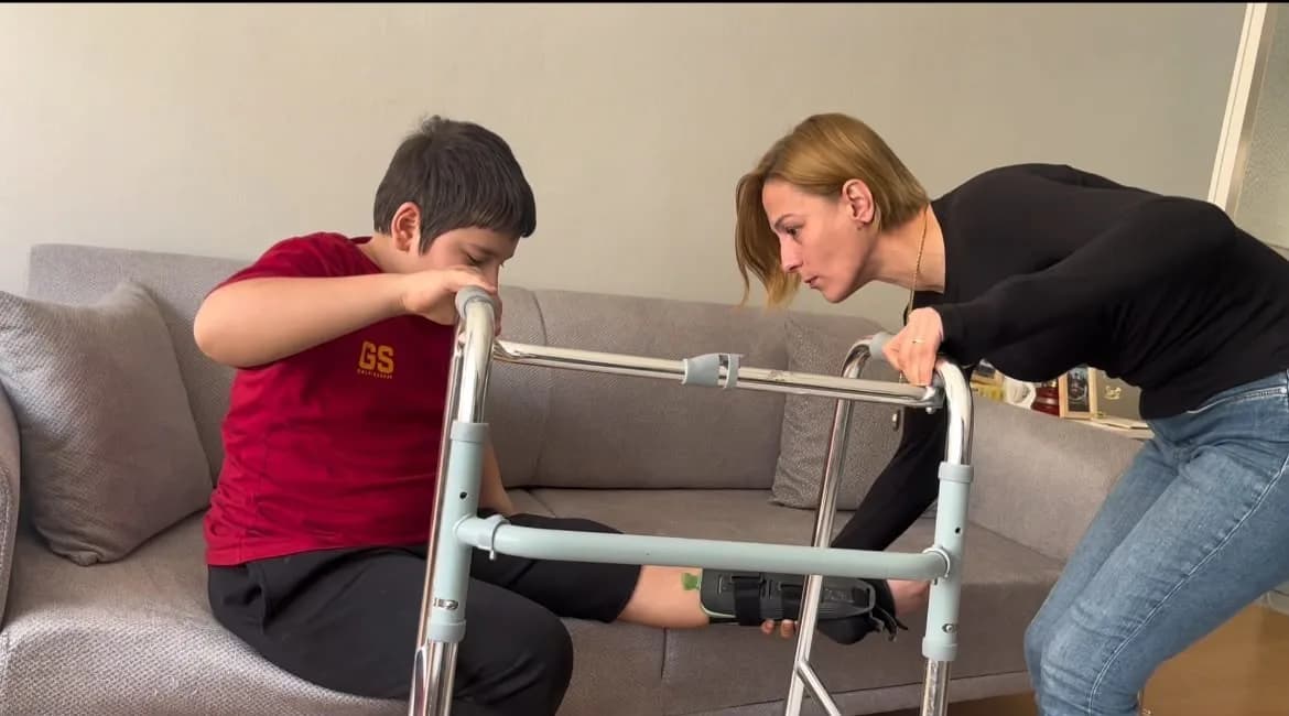 Bursa’da babasını kazada kaybetti, 3 ameliyat geçirdi: 12 yaşındaki Can’ın bacağında kalıcı hasar oluştu