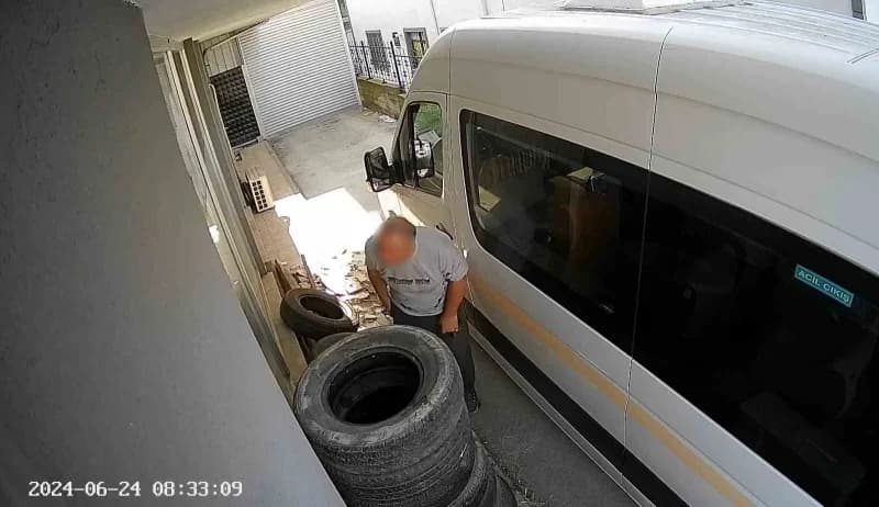 Yaşananlar ise güvenlik kameralarına yansıdı.