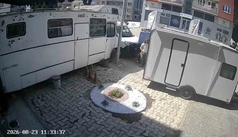 Yaşananlar ise güvenlik kameralarına yansıdı.