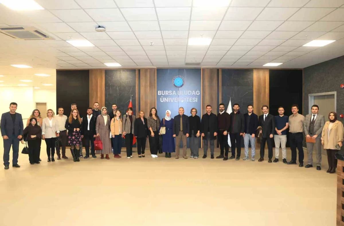 Bursa Uludağ Üniversitesi (BUÜ) Fen Edebiyat Fakültesi Öğretim Üyesi Doç. Dr. Hacer Karabağ Arslan’ı