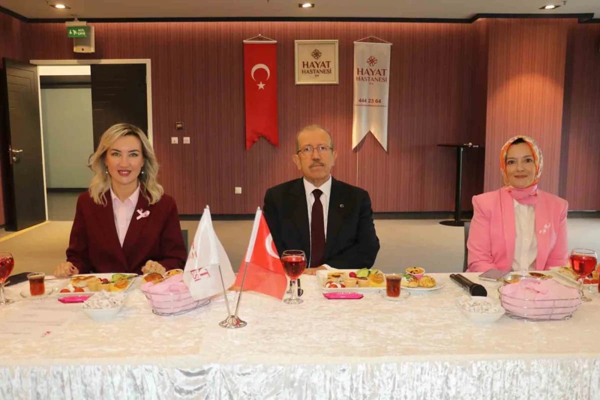 "Meme Kanseri Farkındalık Ayı" nedeniyle Bursa Özel Hayat Hastanesi ve TOBB Kadın Girişimciler Kurul
