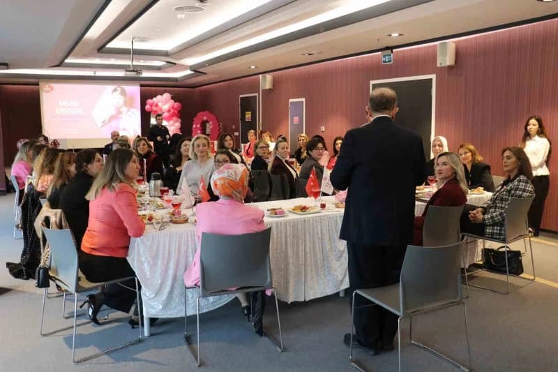 "Meme Kanseri Farkındalık Ayı" nedeniyle Bursa Özel Hayat Hastanesi ve TOBB Kadın Girişimciler Kurul