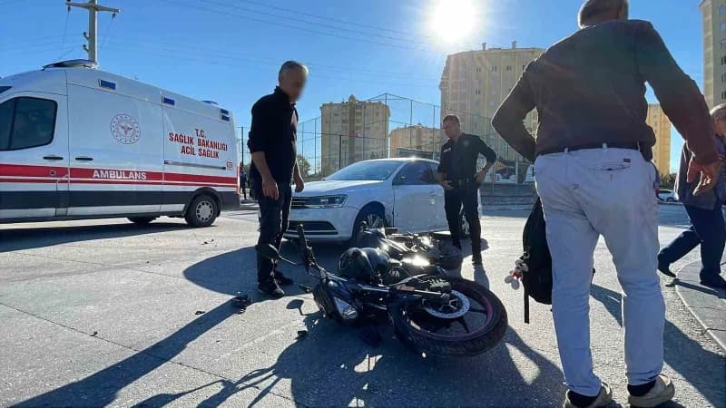 Bursa’da motosiklet sürücülerinin trafikte tehlikeli sürüş yaptığı anlar