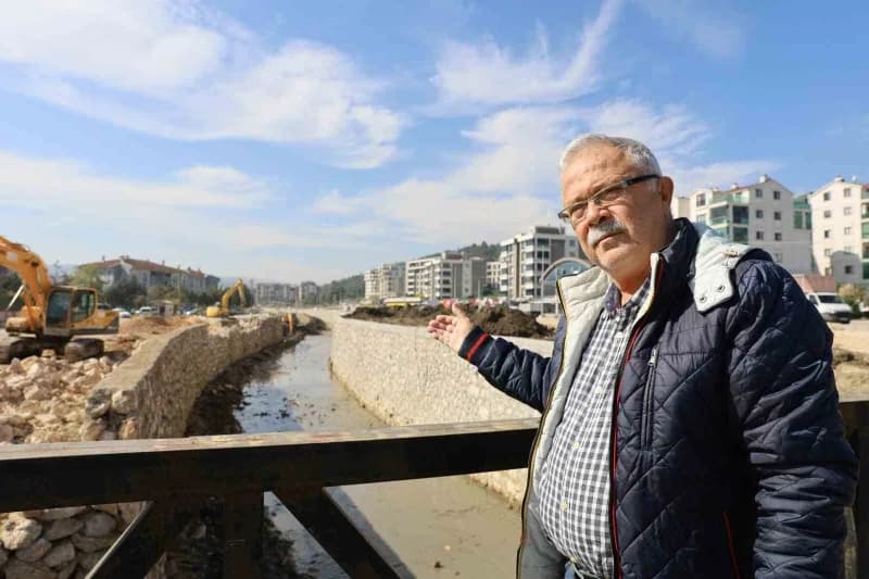 Bursa Nilüfer ilçesinde Hasanağa ve Ürünlü derelerinde devam eden taş duvar imalatı çalışmaları