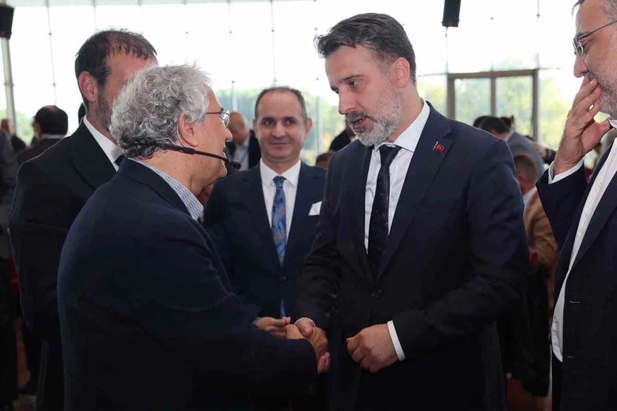 Bursa Büyükşehir Belediyesi tarafından düzenlenen Bursa Strateji Çalıştayı’ndan katılımcıların genel