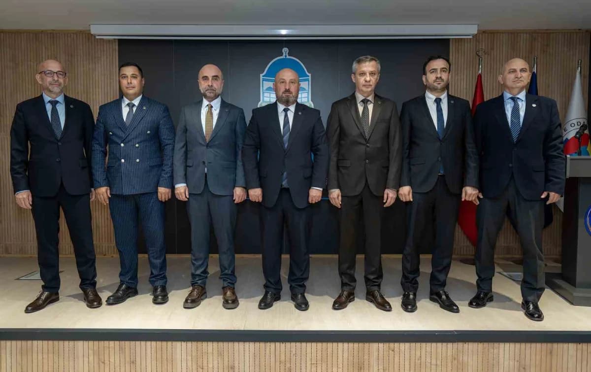 Bursa Ticaret Borsası yönetim kurulu üyeleri ve meclis başkanı toplu fotoğrafı