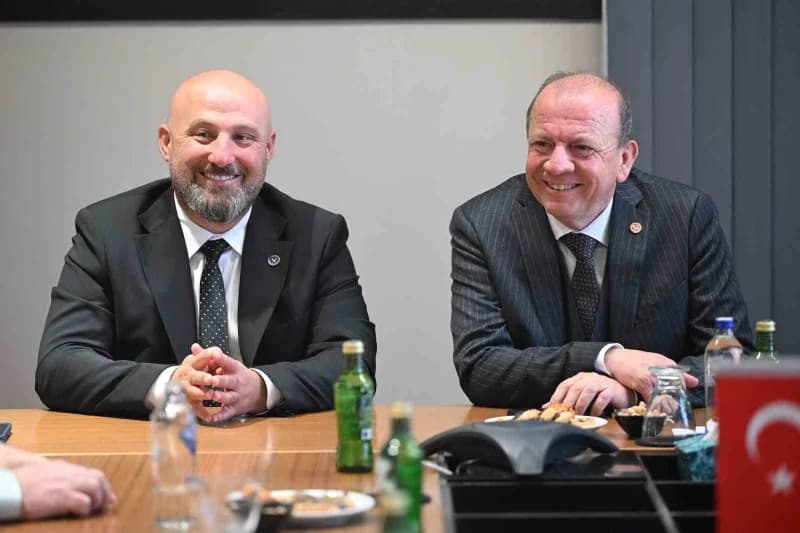 Bursa Ticaret Borsası’nda gerçekleştirilen seçimlerde 52 Meslek Komitesi Üyesi ile 22 meclis Üyesi b
