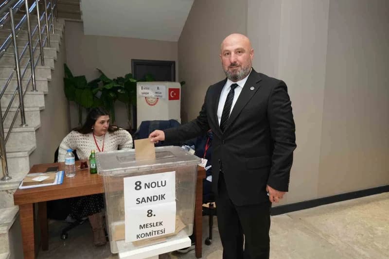 Bursa Ticaret Borsası’nda gerçekleştirilen seçimlerde 52 Meslek Komitesi Üyesi ile 22 meclis Üyesi b