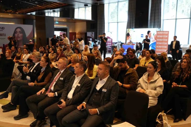 Bursa Swissotel Uludağ’da düzenlenen wellness zirvesinde VM Medical Park Bursa Hastanesi hekimleri etkinlikte konuşuyor
