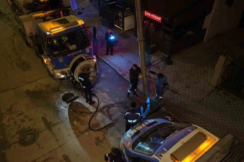 Bursa Büyükşehir Belediyesi ekipleri kuvvetli yağışa karşı araç ve personelle teyakkuzda
