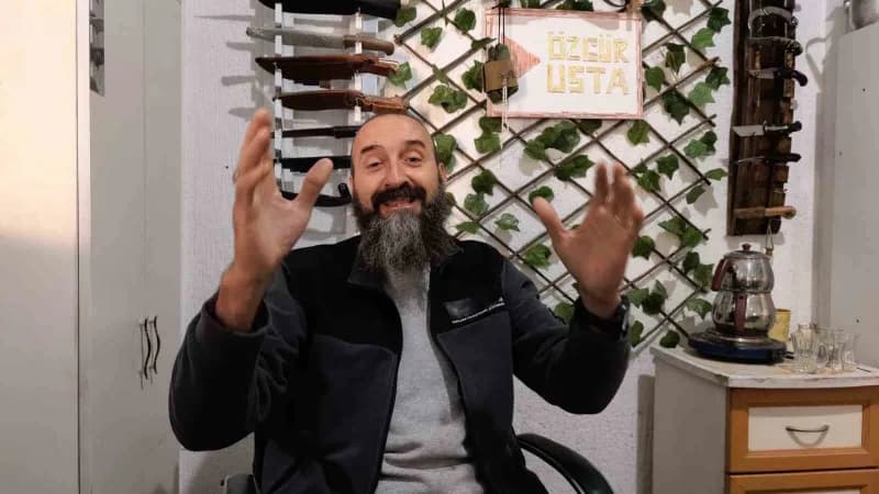 Bursa’nın İnegöl ilçesinde annesine ait tarlada yaklaşık 10 ton erik yetiştiren 48 yaşındaki Özgür Şimşek, ürünlerini sa