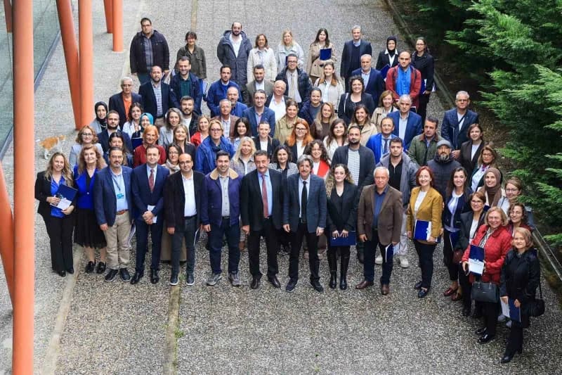 Bursa Uludağ Üniversitesi akademik başarı buluşmasında konuşan rektör ve akademisyenler