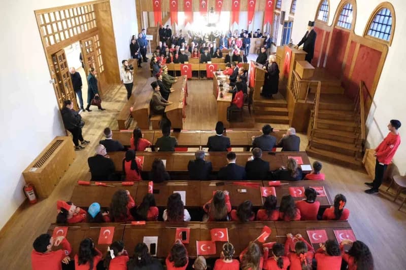 Büyükçekmece Belediye Meclisi'nde 29 Ekim Cumhuriyet Bayramı'nın 103. Yıl dönümü dolayısıyla özel ot
