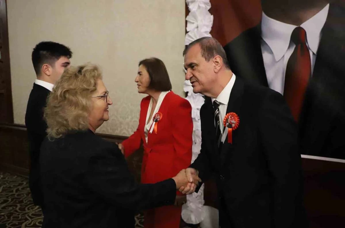 Cumhuriyetin 103’üncü yılı, Büyükçekmece’de geleneksel Cumhuriyet Balosu ile coşku içinde kutlandı.
