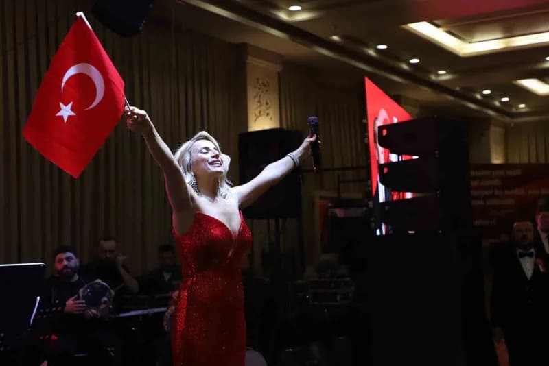 Cumhuriyetin 103’üncü yılı, Büyükçekmece’de geleneksel Cumhuriyet Balosu ile coşku içinde kutlandı.