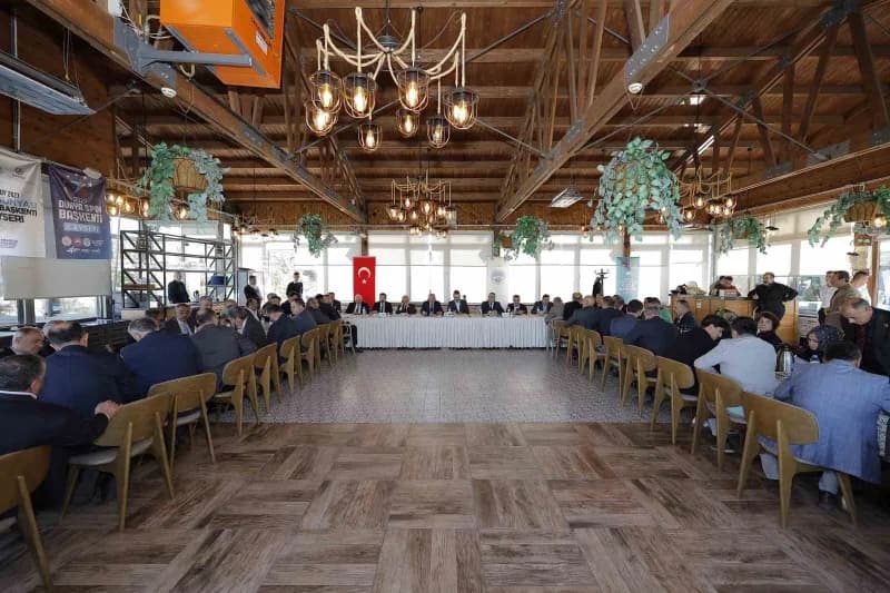 Kayseri Büyükşehir Belediye Başkanı Dr. Memduh Büyükkılıç, kent merkezinden kırsal mahallelere kadar