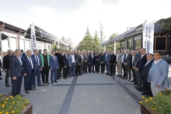 Kayseri Büyükşehir Belediye Başkanı Dr. Memduh Büyükkılıç, kent merkezinden kırsal mahallelere kadar