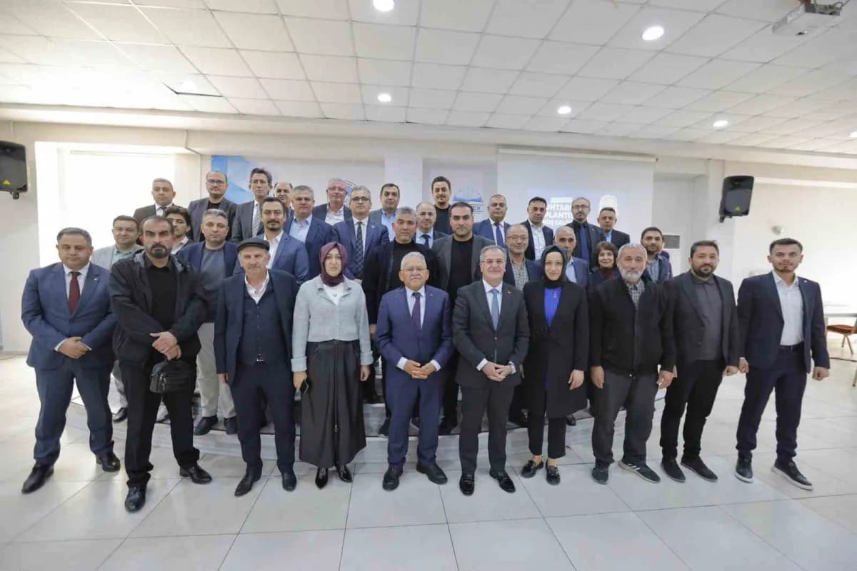 Kayseri Büyükşehir Belediye Başkanı Dr. Memduh Büyükkılıç, kent merkezinden kırsal mahallelere kadar