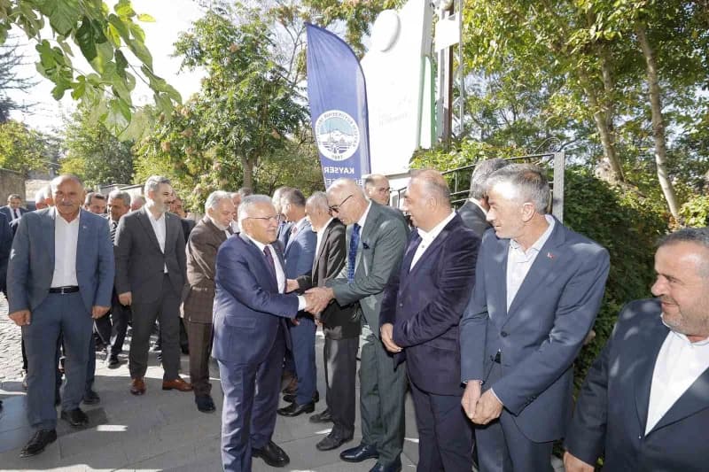 Kayseri Büyükşehir Belediye Başkanı Dr. Memduh Büyükkılıç, kent merkezinden kırsal mahallelere kadar