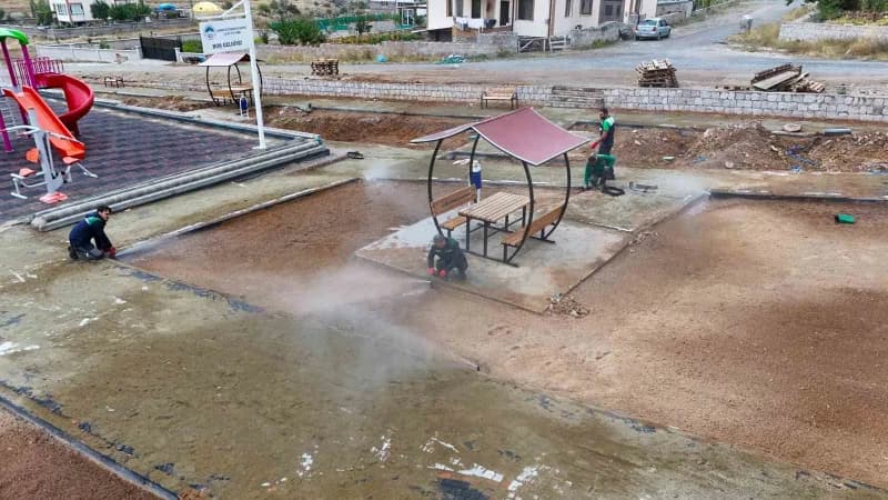 Kayseri Büyükşehir Belediyesi, Kırsal mahallelerde yaşam kalitesini artırmaya yönelik yatırımlarını sürdürüyor. Talas il