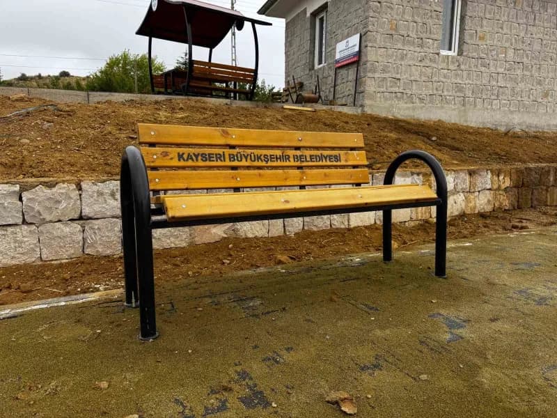 Kayseri Büyükşehir Belediyesi, Kırsal mahallelerde yaşam kalitesini artırmaya yönelik yatırımlarını sürdürüyor. Talas il