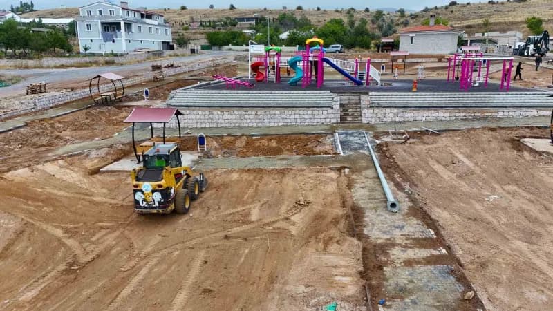 Kayseri Büyükşehir Belediyesi, Kırsal mahallelerde yaşam kalitesini artırmaya yönelik yatırımlarını sürdürüyor. Talas il