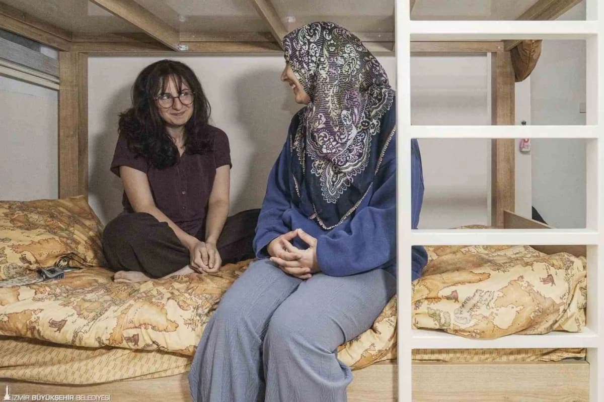 İzmir Büyükşehir Belediyesine ait İZELMAN Örnekköy Sosyal Tesisi, üniversite eğitimi için İzmir'e ge