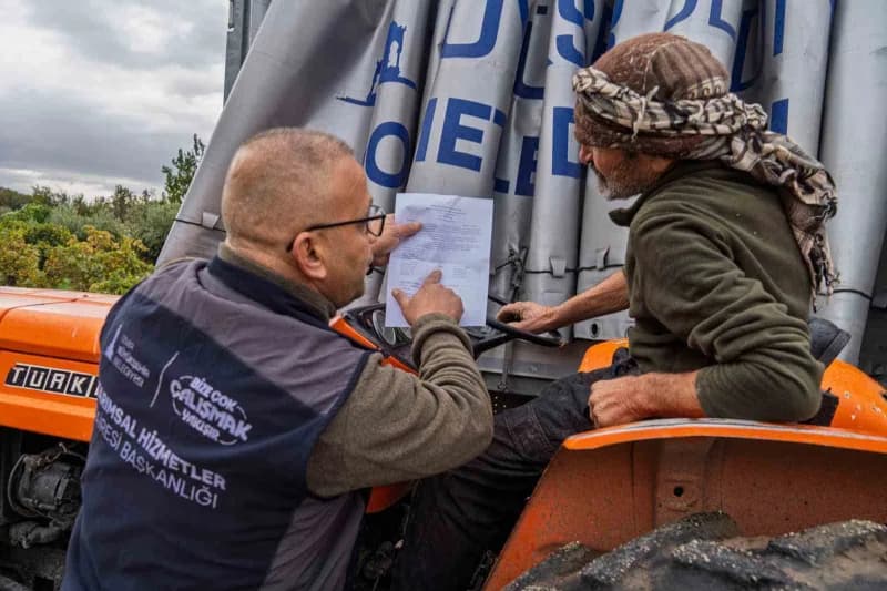 Yaz aylarında meralarda çıkan yangınların ardından hayvancılıkla geçimini sağlayan üreticilere kış öncesinde yem desteği