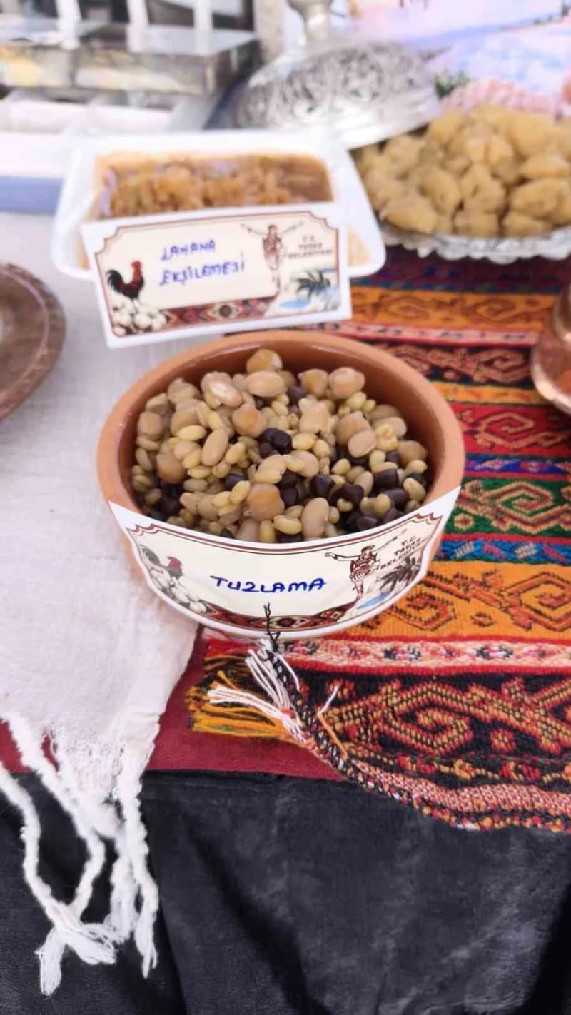 13 . Uluslararası Gastro Afyon Turizm ve Lezzet Festivali’nde oluşturulan Dünyanın En Büyük Anadolu Sofrasında Çameli’ni