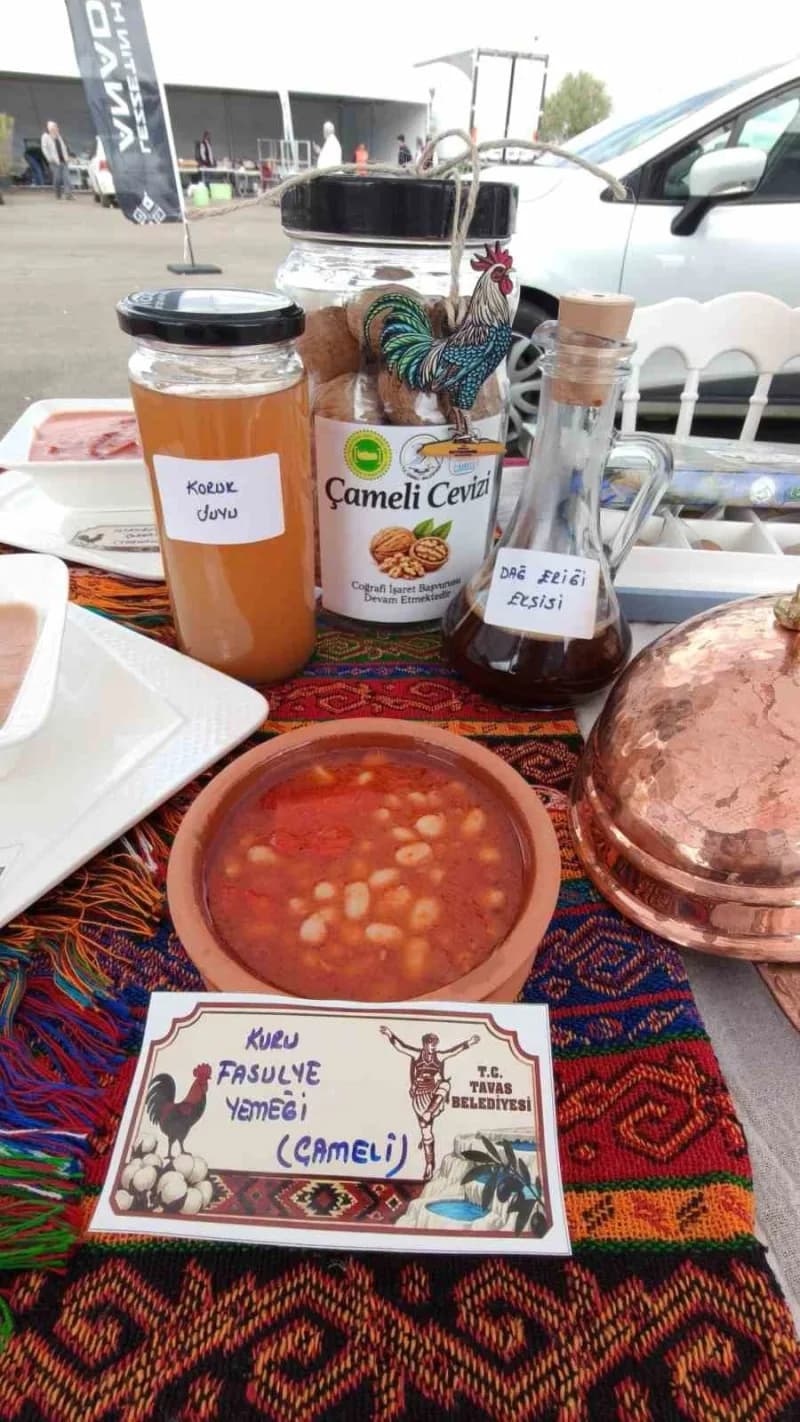 13 . Uluslararası Gastro Afyon Turizm ve Lezzet Festivali’nde oluşturulan Dünyanın En Büyük Anadolu Sofrasında Çameli’ni