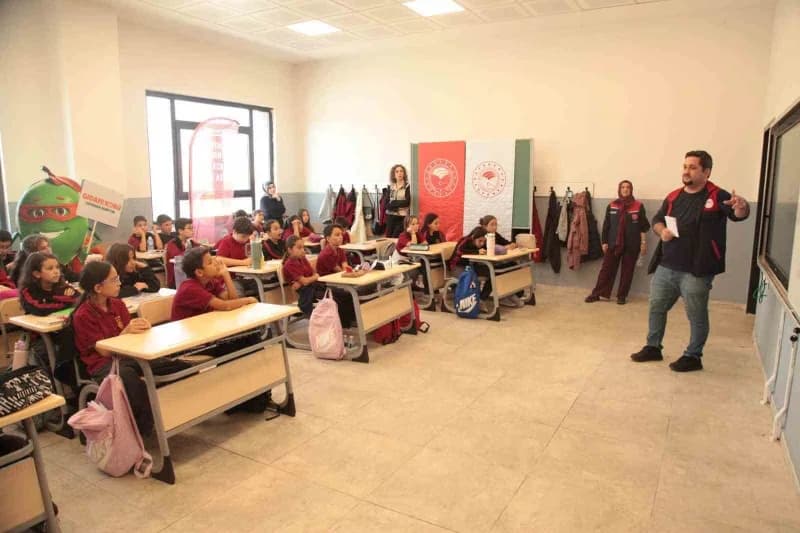 Çanakkale’de öğrencilere 29 Eylül Uluslararası Gıda Kaybı ve İsrafı Farkındalık Günü nedeniyle Gıda israfına yönelik Far