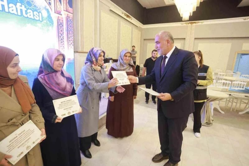 Canik Belediye Başkanı İbrahim Sandıkçı, ilçede görevlerini sürdüren Din görevlileriyle bir araya geldi.