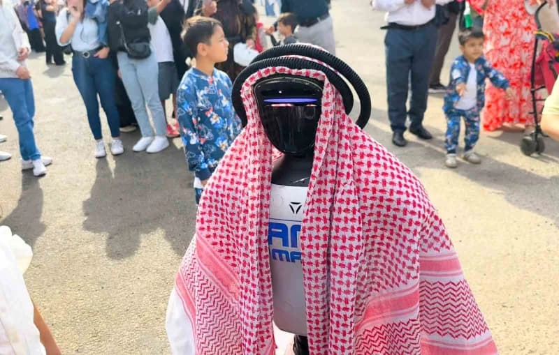 Türkiye'nin nüfusa kayıtlı ilk insansı robotu CANİKMAN, TEKNOFEST Güneydoğu'da ilgi odağı oldu.