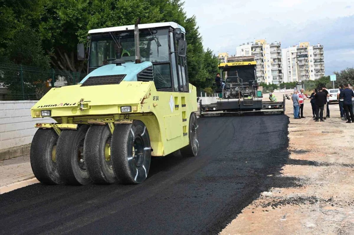 Kepez Belediyesi, ilçe genelinde ulaşım konforunu artırmak ve yolların altyapısını güçlendirmek amacıyla sürdürdüğü çalı