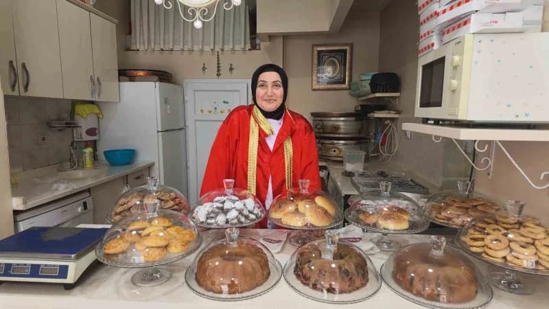 Çankırı'da kadın girişimci Canan Yaşar, pasta evinde çalışırken
