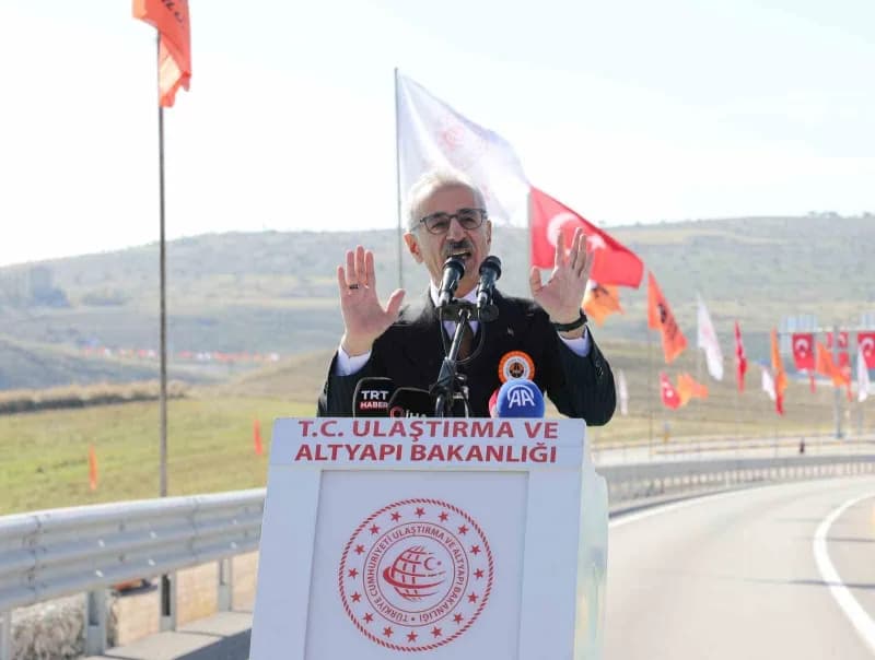 Çankırı'da inşa edilen Kurşunlu-Korgun kara yolunun açılış töreninde konuşan Ulaştırma ve Altyapı Ba