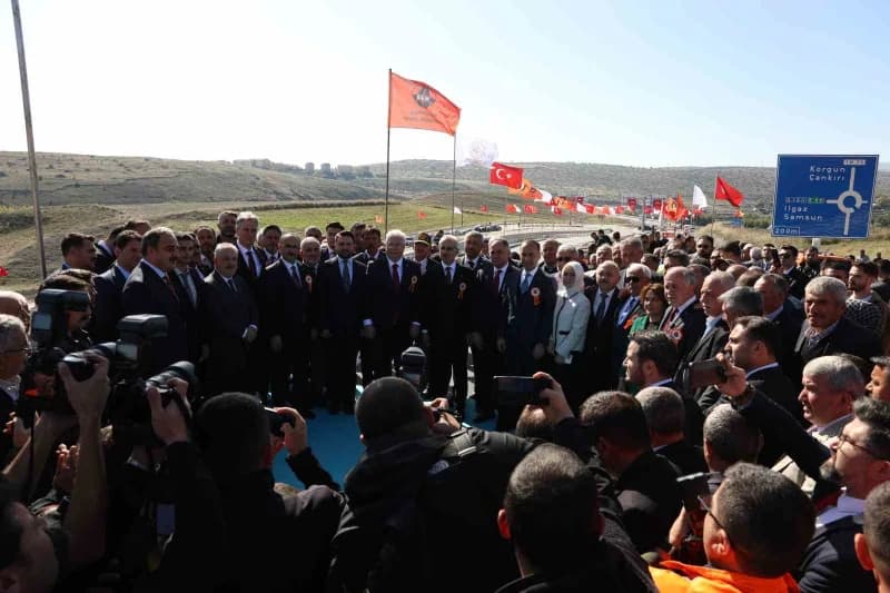 Ulaştırma ve Altyapı Bakanı Abdulkadir Uraloğlu, Çankırı'da inşa edilen Kurşunlu-Korgun kara yolunun