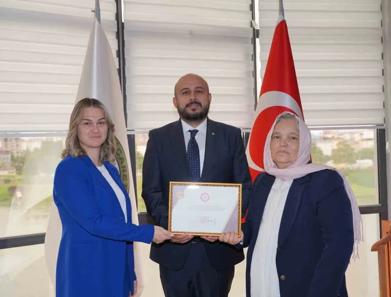 Çarşamba Ticaret Borsası yeni yönetim kurulu üyeleri mazbata töreninde bir arada