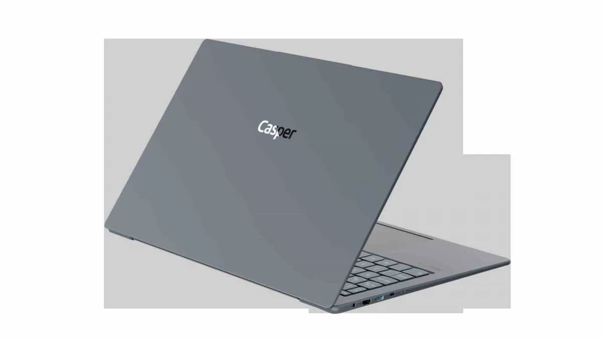 Casper Nirvana X100 dizüstü bilgisayarın metalik gri tasarımı ve 15,6 inç FHD IPS ekranı