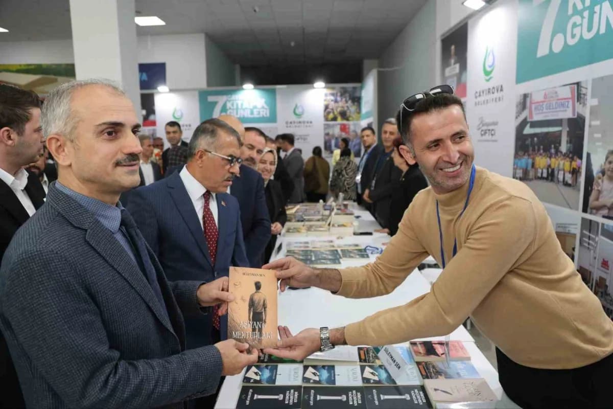 Çayırova’da bu yıl 7’ncisi düzenlenen Kitap Günleri, düzenlenen törenle açıldı. 25 Ekim’e kadar sürecek etkinlikte kitap