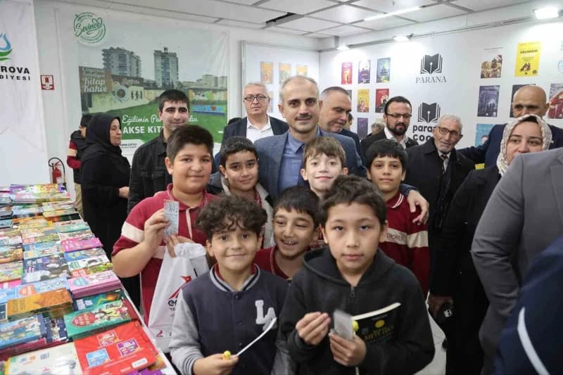 Çayırova’da bu yıl 7’ncisi düzenlenen Kitap Günleri, düzenlenen törenle açıldı. 25 Ekim’e kadar sürecek etkinlikte kitap