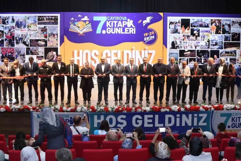 Çayırova’da bu yıl 7’ncisi düzenlenen Kitap Günleri, düzenlenen törenle açıldı. 25 Ekim’e kadar sürecek etkinlikte kitap