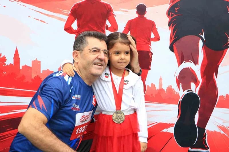 Parkuru tamamlayan tüm sporculara anı madalyası verilirken ilk üçe giren sporcular para ödülü kazand