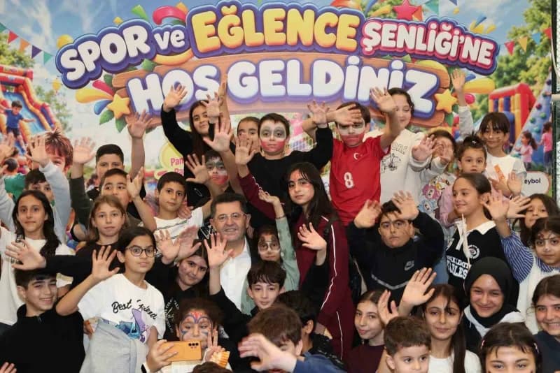 Çekmeköy Belediyesi tarafından çocukların ve ailelerin bir araya gelmesi amacıyla düzenlenen "Spor v