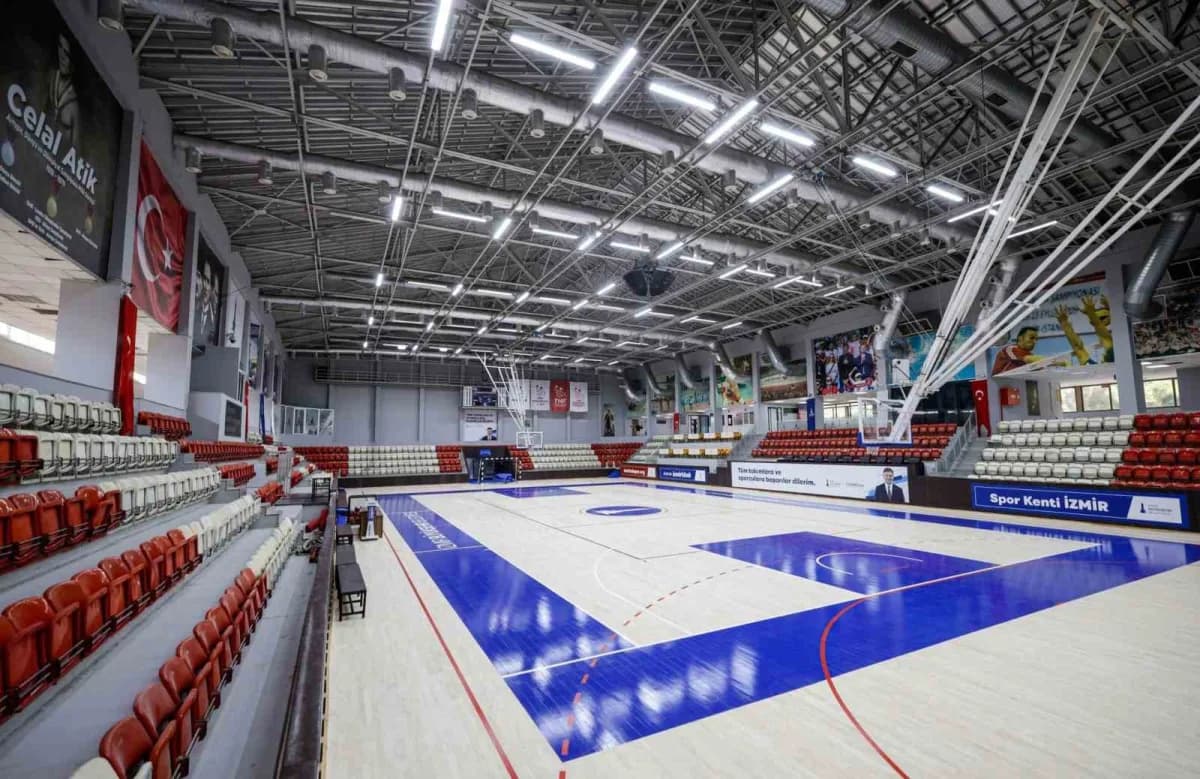 İzmir Büyükşehir Belediyesi, Kültürpark’taki Celal Atik Spor Salonu’nu baştan aşağı yeniledi