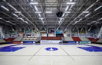 İzmir Kültürpark'ta yenilenen Celal Atik Spor Salonu'nun iç mekanından genel görünüm
